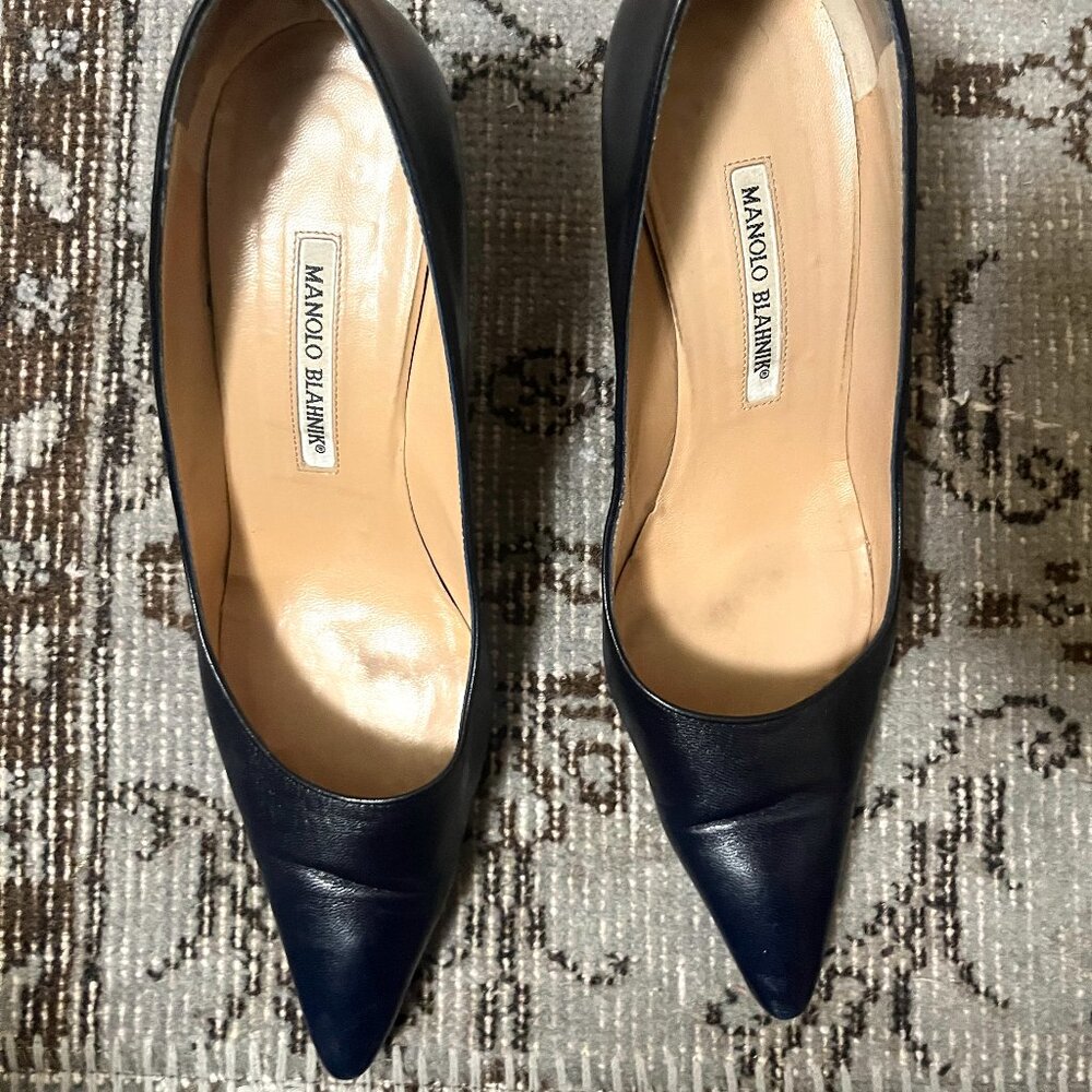AUTOGRAPHED Manolo Blahnik Navy Pumps Sz 40.5